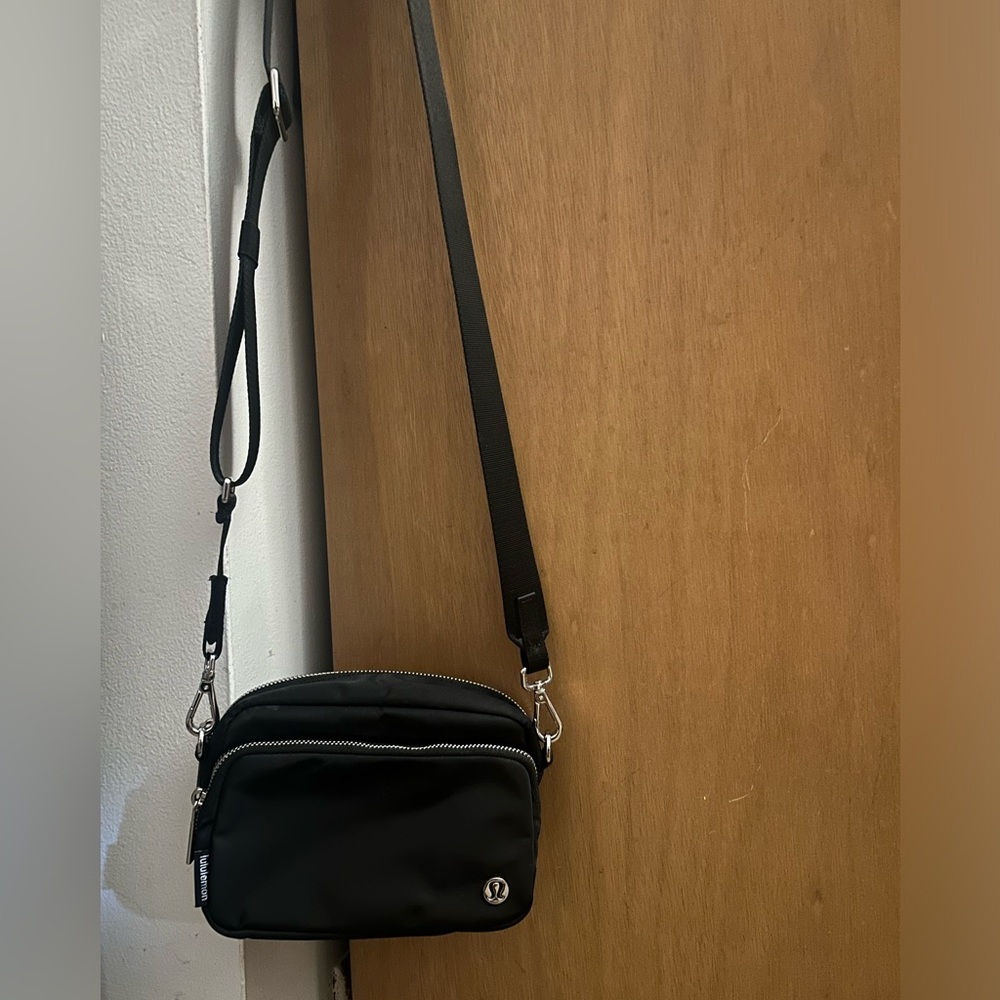 Lululemon everywhere crossbody bag